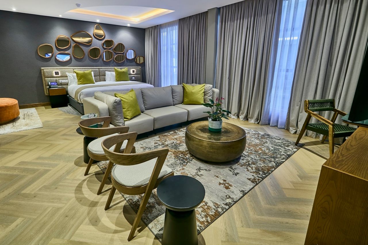 Grande JwanengPresSuit23.jpg