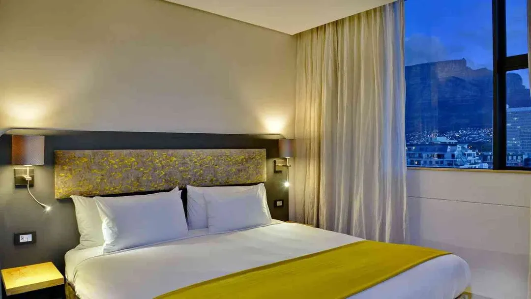 medium_focal_Cresta_Grande_Cape_Town_Accessible_Room-3.webp