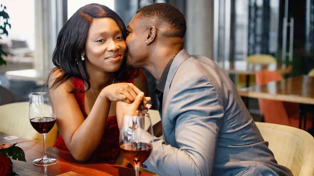 medium_focal_romantic-black-couple-sitting-at-restaurant-wearin-2023-11-27-04-50-20-utc.webp